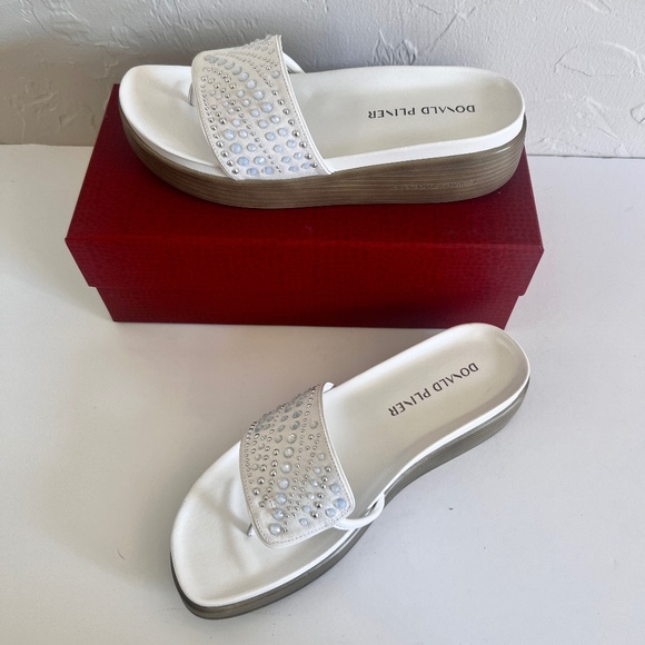 NIB Donal Pliner Fifi Bone Embellished Canvas Platform Wedge Sandals 8.5 - Picture 1 of 11